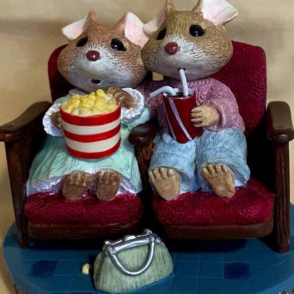 Tender Touch 'Mouse Matinee' Hallmark Figurine - Picture 1 of 7